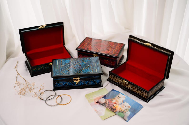 Handcrafted Wooden Jewellery Box With Naqshi Art